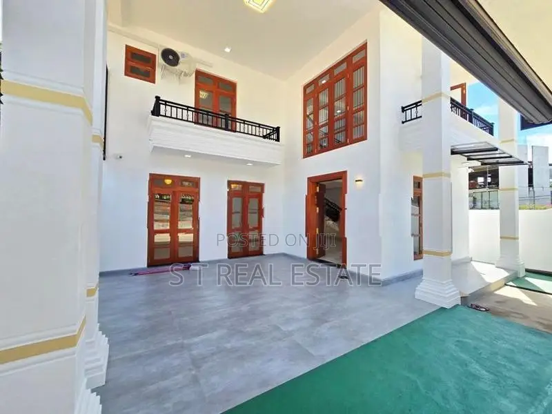 Elegent Designed Luxury 3 Story House For Sale In Boralesgamuwa