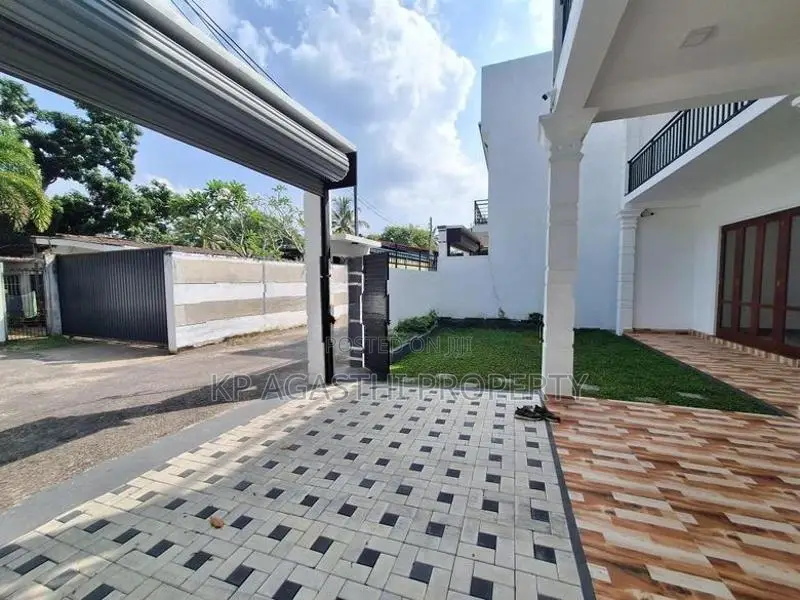 piliyandala town house for sale