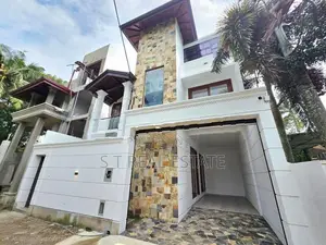 Modern Luxury 3 Storey House for Sale in Piliyandala
