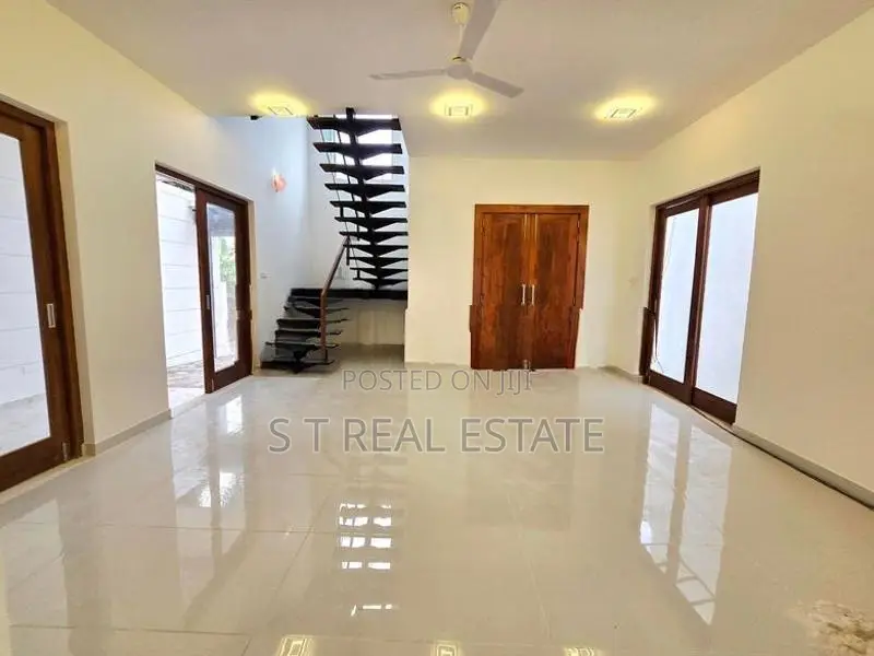 Modern Luxury 3 Storey House for Sale in Piliyandala