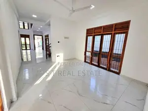Newly Build Luxury 3 Storey House for Sale in Piliyandala