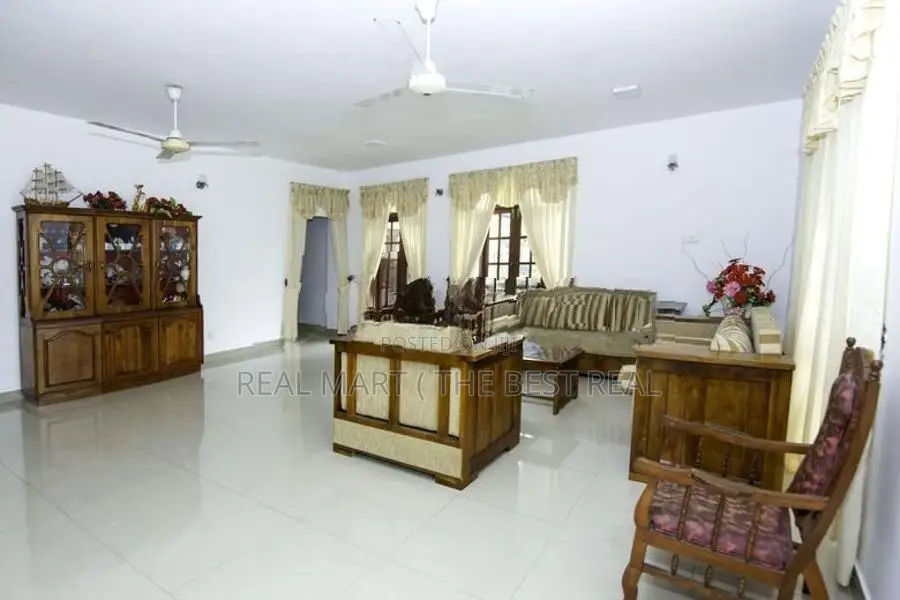 Pitakotte : 7BR (21.5P) House for Sale in Mirihana