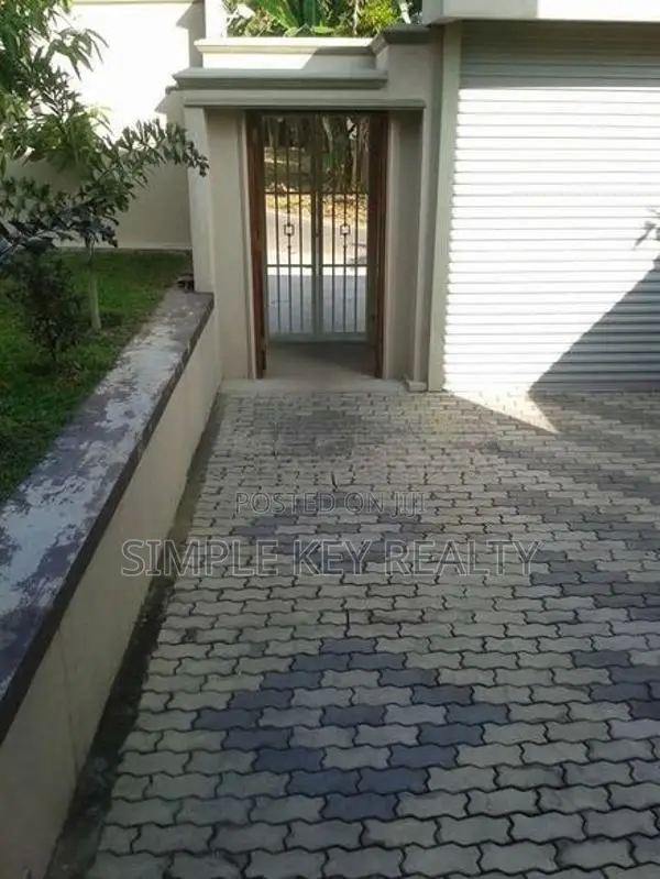 Beutiful Two Story House for Sale in Gampaha Moragoda Road