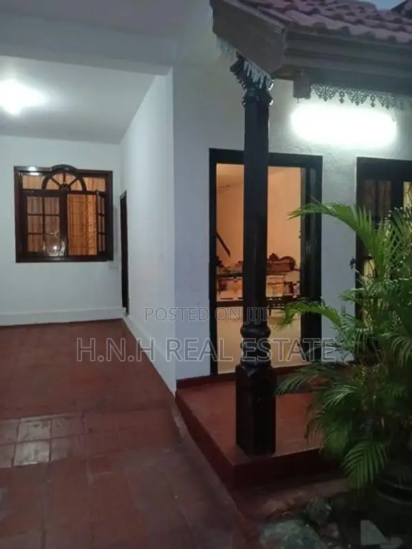 3 Storey House for Sale in Kollupitiya