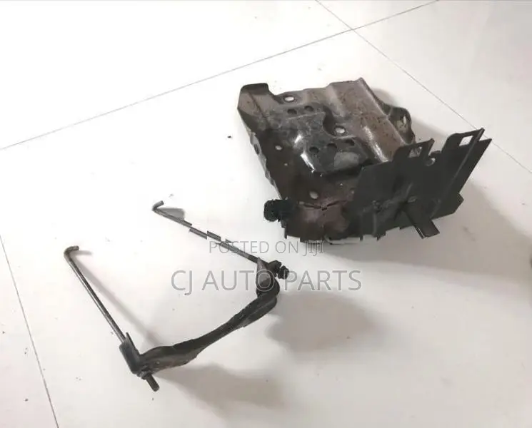 Nissan Sunny FB15 Battery Bracket
