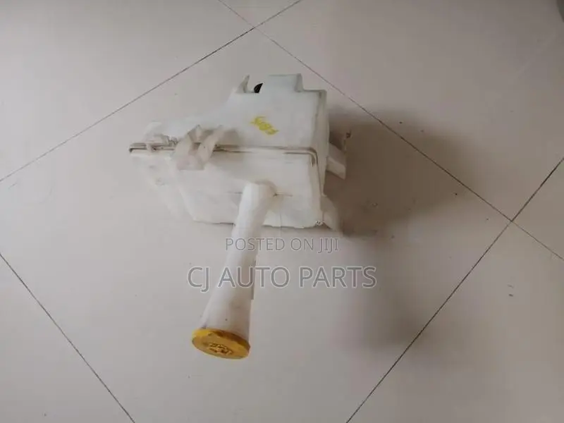 Nissan Sunny FB15 Wiper Washer Tank