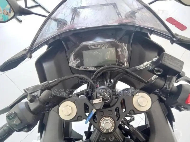 Yamaha R15 Mat Gross Black 2025