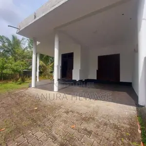 පූගොඩ නගරය ආසන්නයේ පිහිටි නිවසක් විකිණීමට ඇත. (ID: PGD001S