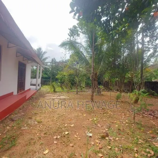 පූගොඩ නගරය ආසන්නයේ පිහිටි නිවසක් විකිණීමට ඇත. (ID: PGD001S
