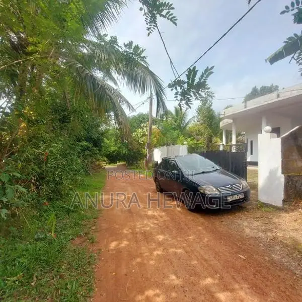 පූගොඩ නගරය ආසන්නයේ පිහිටි නිවසක් විකිණීමට ඇත. (ID: PGD001S