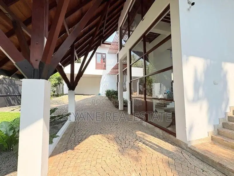 Ultra-Luxury Fully Furnished Masterpiece Residence – Battaramulla