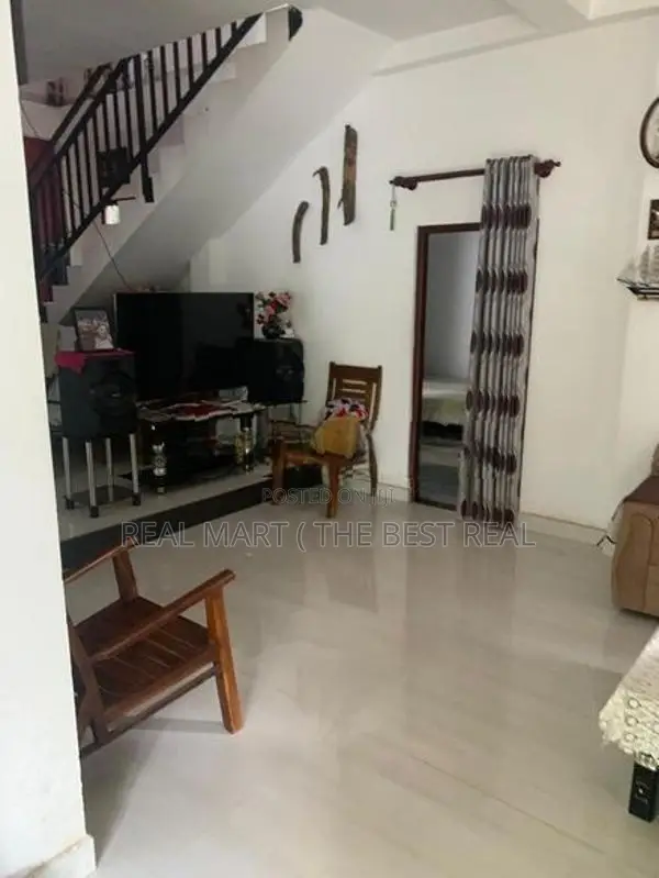Kaduwela : 4BR (10.5P) Luxury House for Sale at Nawagamuwa