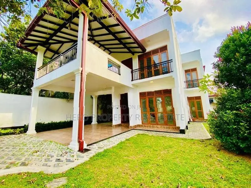 Sale for a Luxury House in Piliyandala
