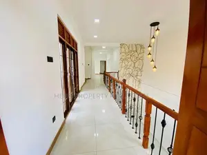 Sale for a Luxury House in Piliyandala