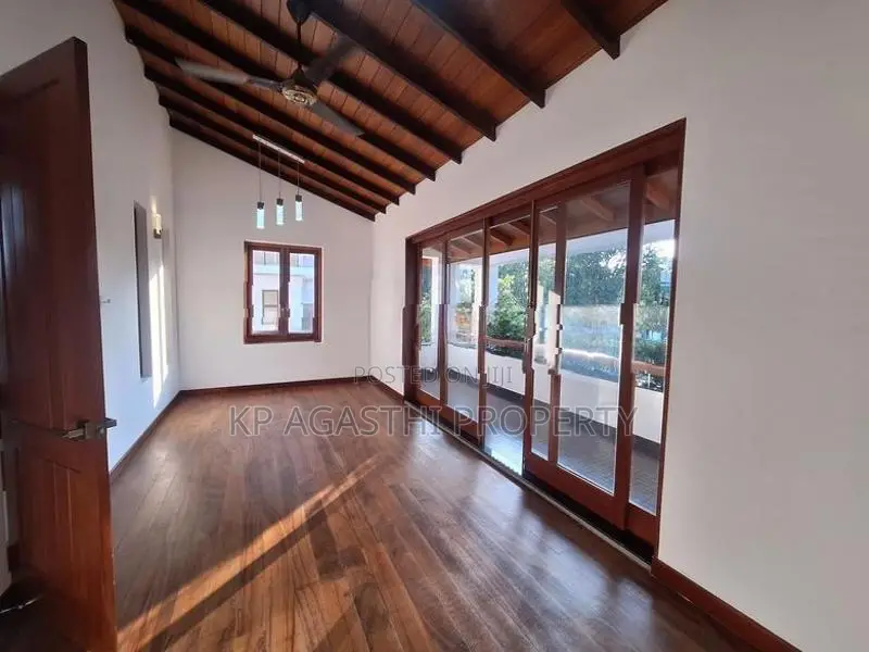 Family Luxury House for Sale in Kotte