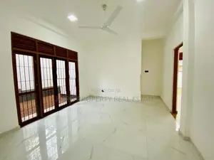 Sale for a Luxury House in Piliyandala