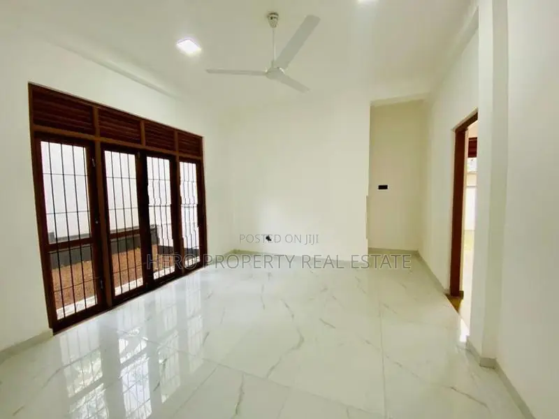 Sale for a Luxury House in Piliyandala