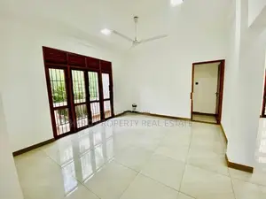 Sale for a Luxury House in Piliyandala