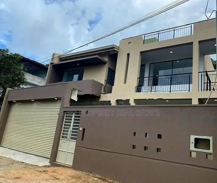 Sale for a Luxury Modern House in Piliyandala