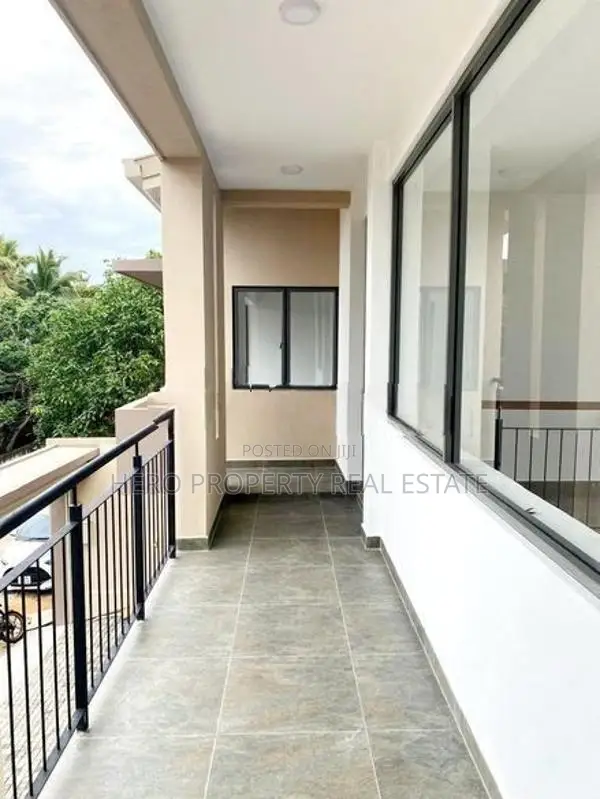 Sale for a Luxury Modern House in Piliyandala