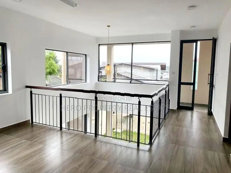 Sale for a Luxury Modern House in Piliyandala