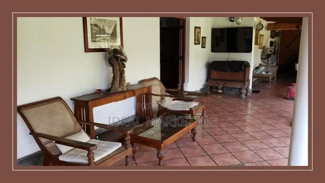7 Bedroom House for Sale – Pita Kotte (EM123)