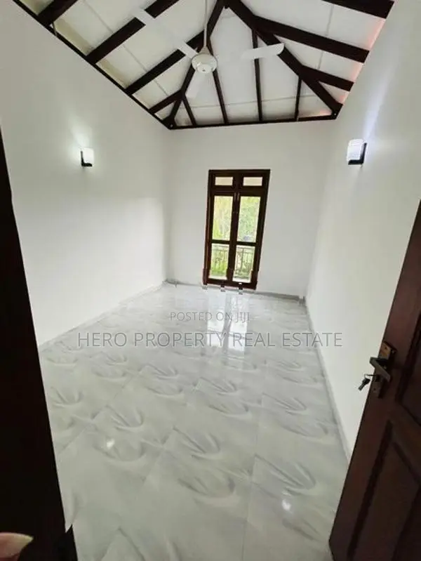 NS023 - Luxury House for Sale in Athurugiriya
