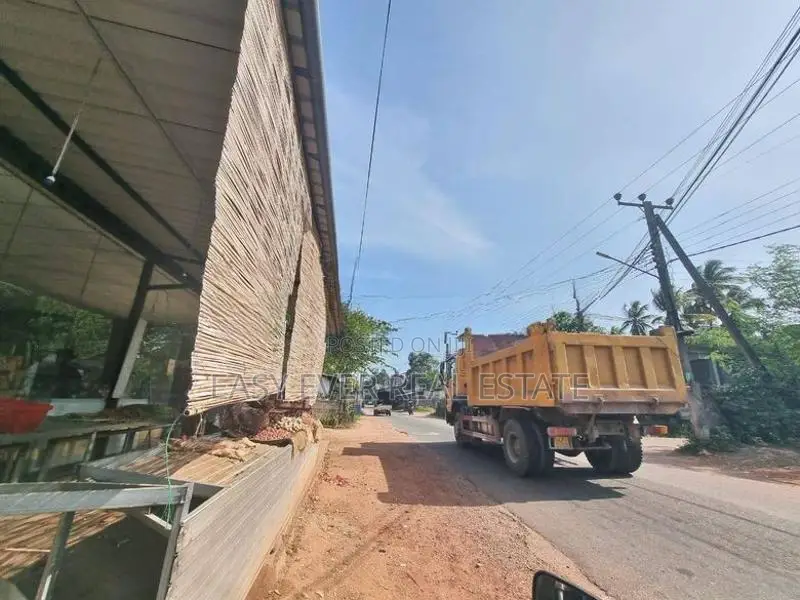 land for sale udugampola
