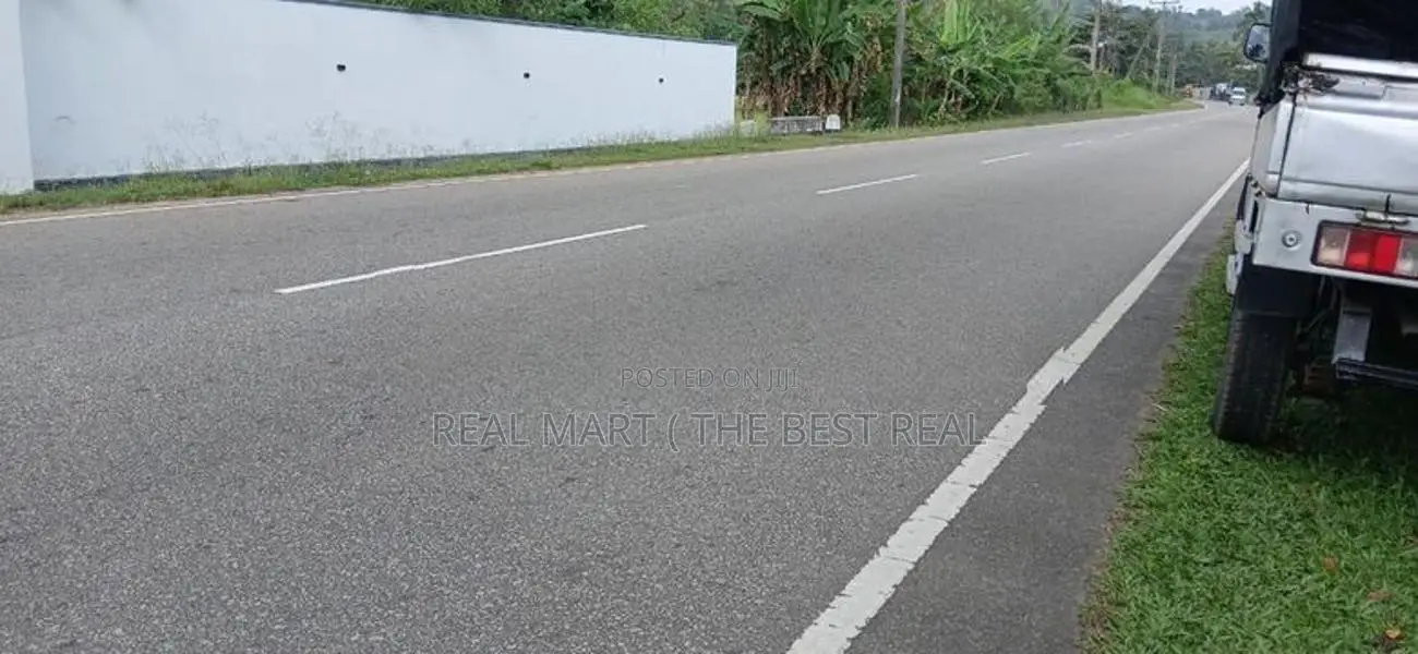 Nawagamuwa : 29.5 Commercial Land for sale facing Hanwalla Road