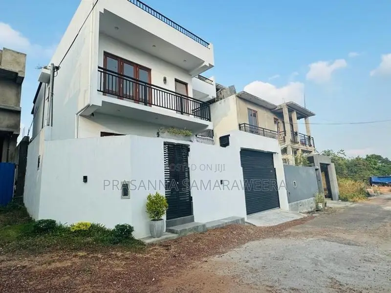 සුඛෝපභෝගී නවීනතම සුවිසල් දෙමහල් නිවස විකිණීමට piliyandala