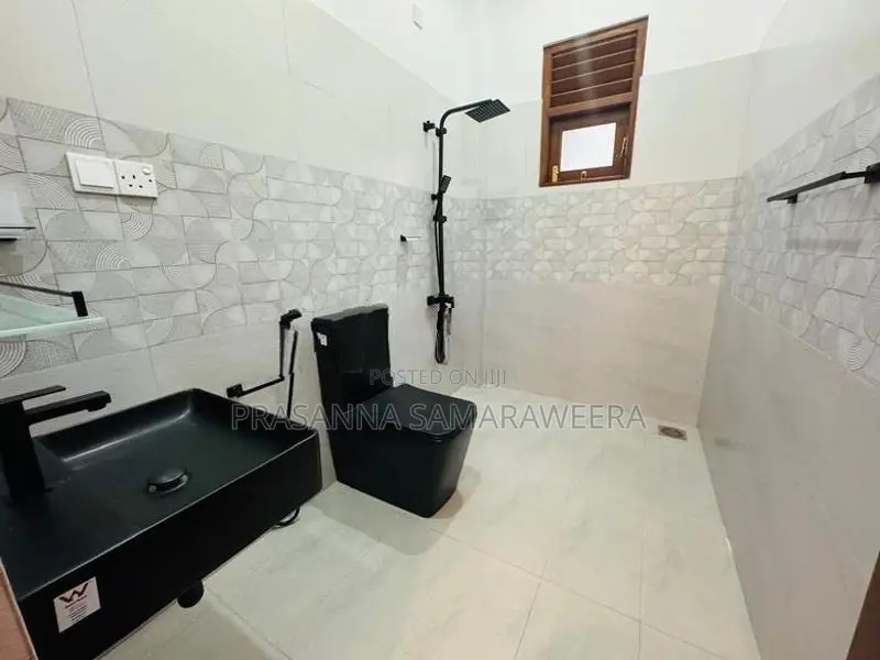 සුඛෝපභෝගී නවීනතම සුවිසල් දෙමහල් නිවස විකිණීමට piliyandala