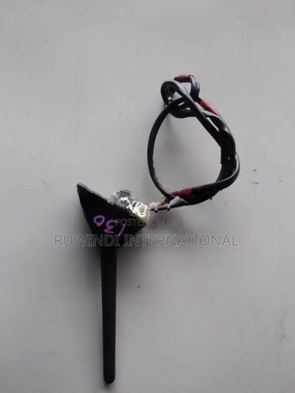 Toyota Vitz KSP130 Antenna