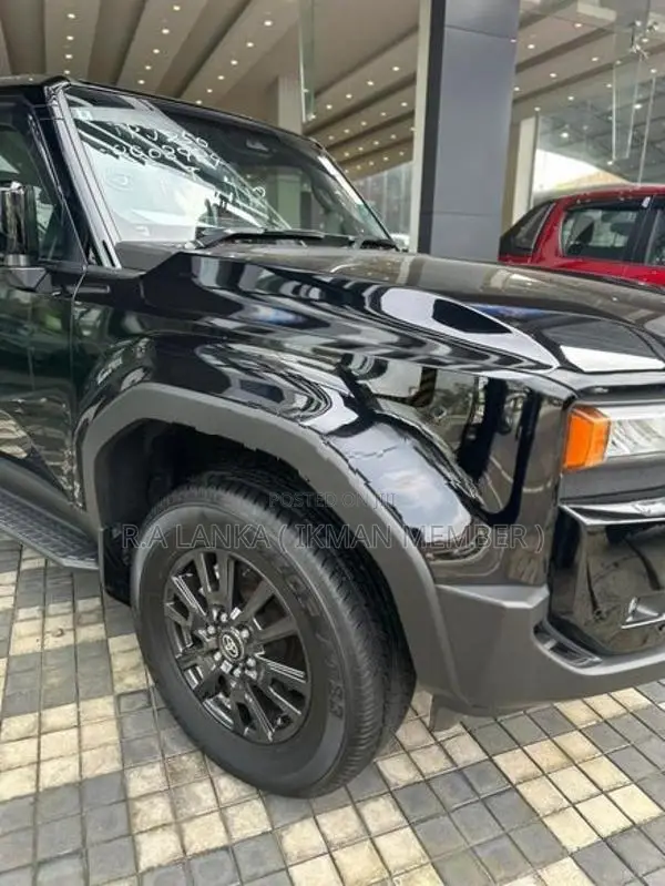 Toyota Land Cruiser Prado TRJ250 VX 2024