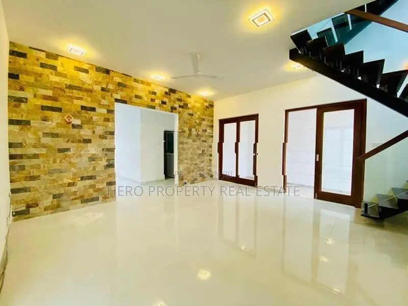 Elegant Luxurious House for Sale in Piliyandala (APS0210)
