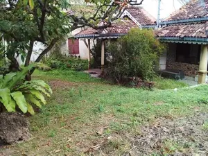 Mount Lavinia : 44.25 perches Land with Old House for Sale