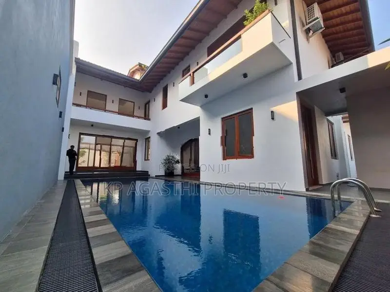 20P super luxury house for sale in pitakotte