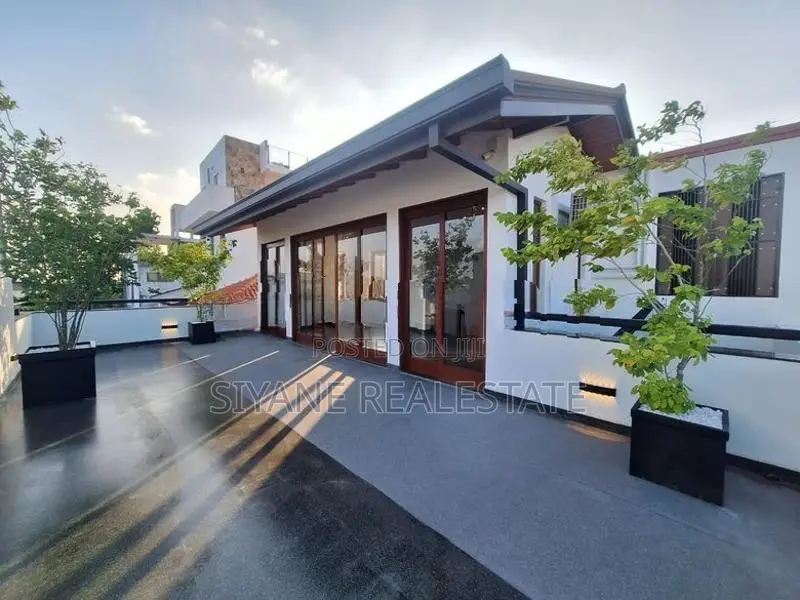 Luxury 3-Story Residence with Rooftop Bar and Pool – Kotte