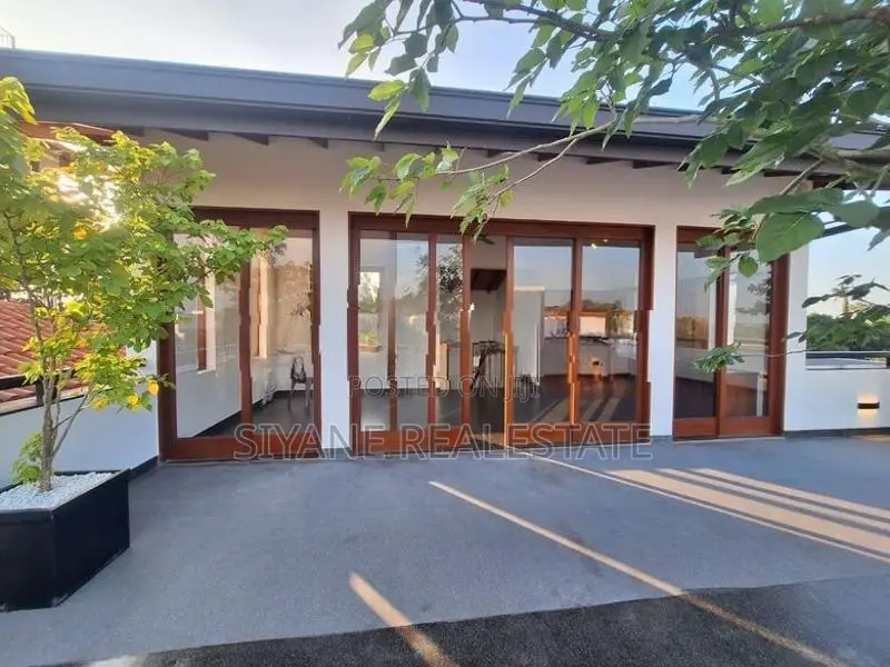 Luxury 3-Story Residence with Rooftop Bar and Pool – Kotte