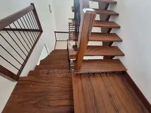 famaliy luxury house for sale in pitakotte