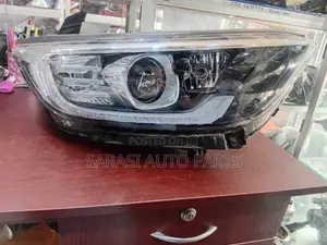 KIA Stonic Head Light