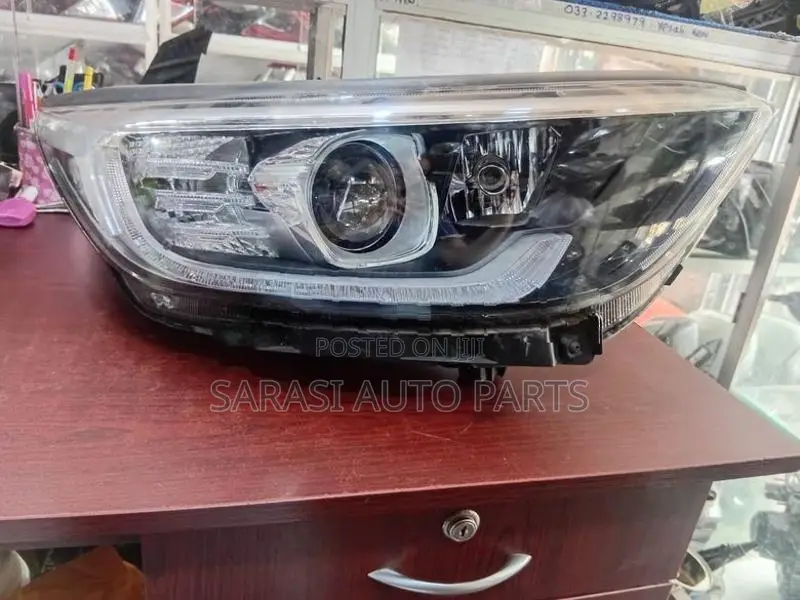 KIA Stonic Head Light