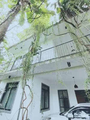 Athurugiriya : 4BR (9P) Modern Luxury house for Sale