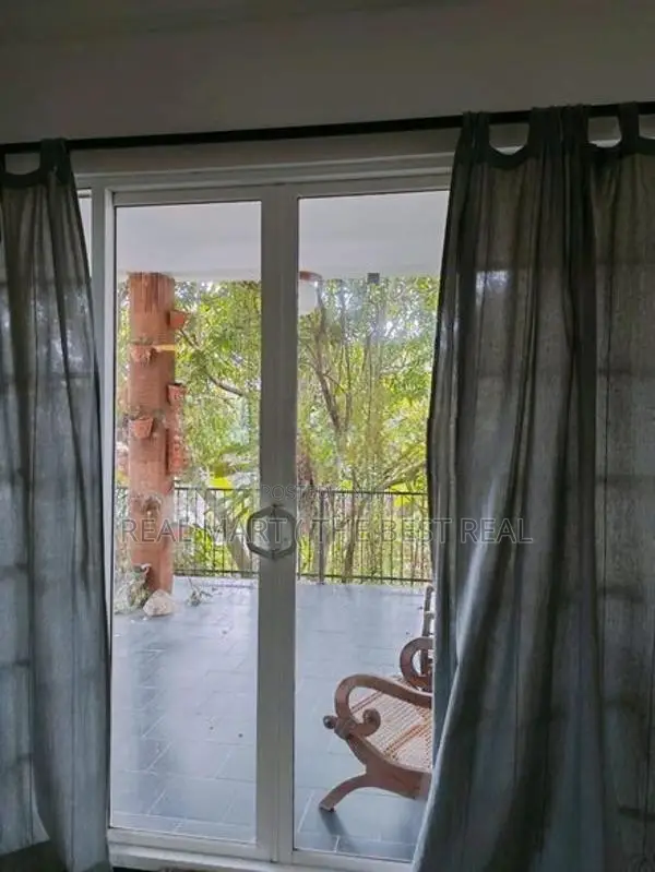 Athurugiriya : 4BR (9P) Modern Luxury house for Sale