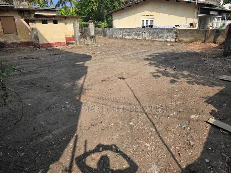 Mount Lavinia : 50 perches Land for Sale