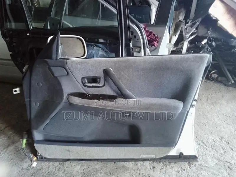 Toyota Crown 151/155 Three Doors