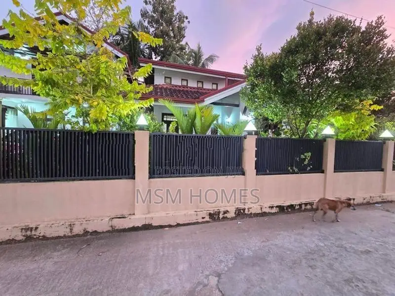 Luxury House For Sale in Negombo