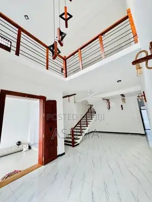 පදින්චි නොවු අලුත්ම දෙමහල් නිවස ඇරැව්වල