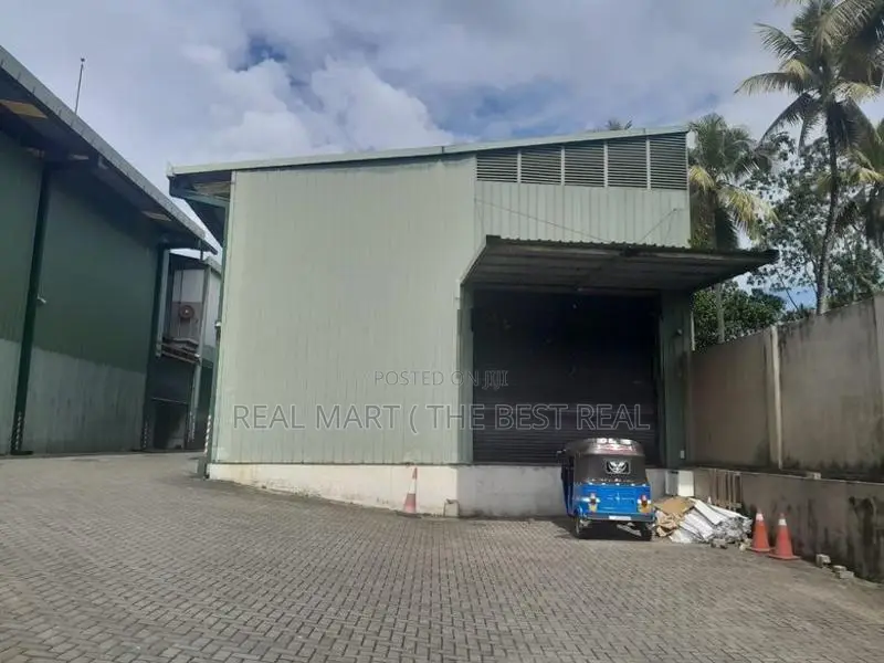 Athurugiriya : 11,000sf Modern Warehouse for Sale