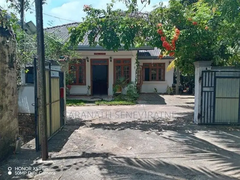 Beautiful Single Storey Family Home on Thalatuoya Road, Ampitiya Kandy