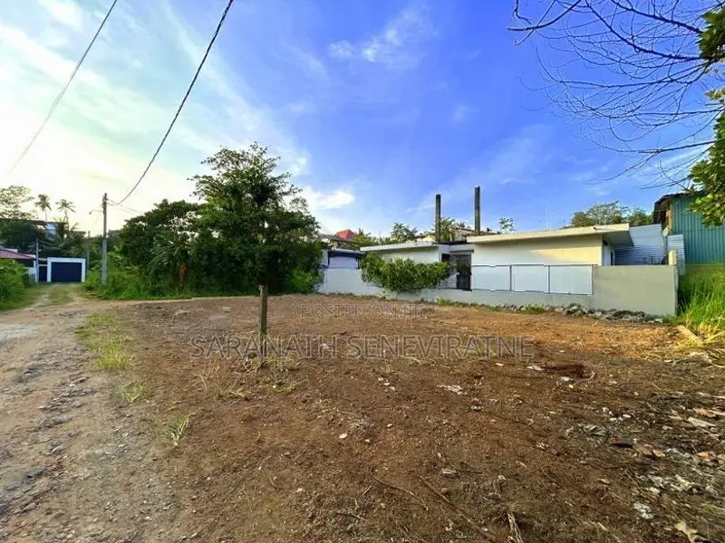 Flat Land From Pamunuwa Devala Rd
